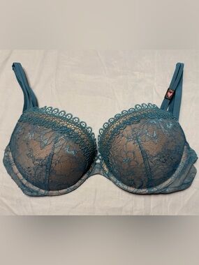 Victoria's Secret Very Sexy Push Up Lace Underwire Bra